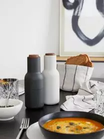 Menu Designer Salz- & Pfeffermühle Bottle Grinder Mit Walnussholzdeckel, 2er-Set 5 Menu Designer Salz- & Pfeffermühle Bottle Grinder Mit Walnussholzdeckel, 2er-Set – Bild 3